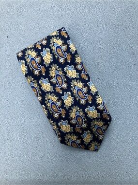 Nina Ricci tie